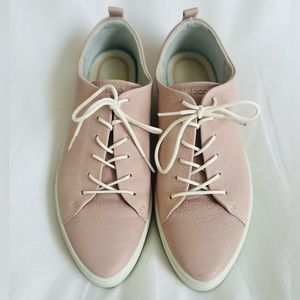 Ecco Pointed Sneaker